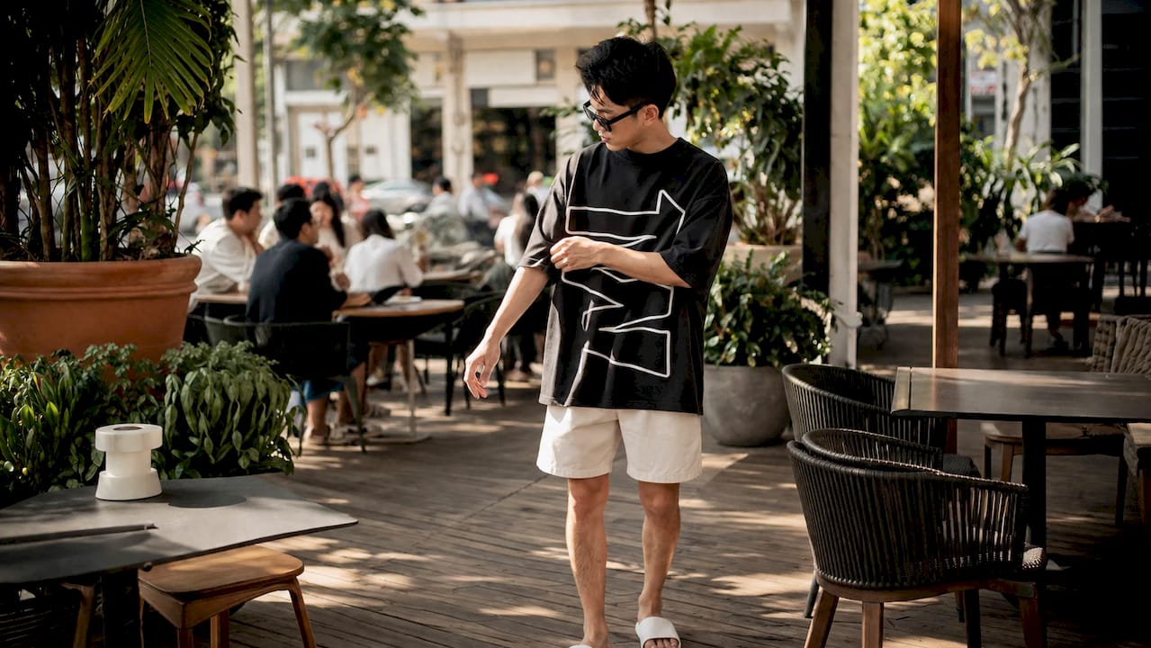 Man wearing oversized tee in Singapore streetwear style